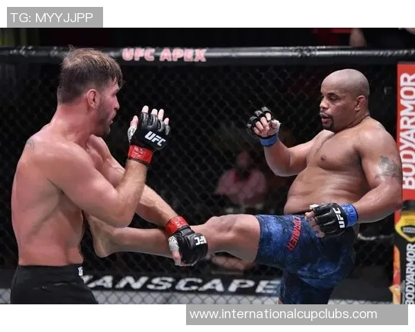 UFC凯恩对决科米尔精彩回顾与赛后分析全景展现