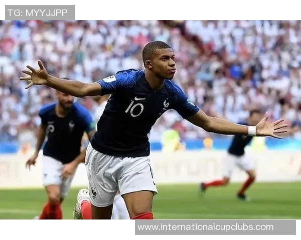 凯恩的足球传奇之路:从天才少年到世界顶级前锋的成长故事 凯恩的足球传奇之路:从天才少年到世界顶级前锋的成长故事